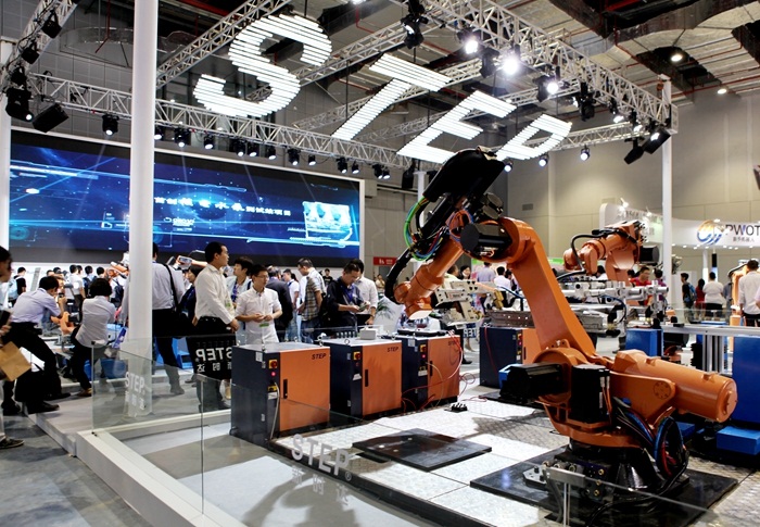 Sự phát triển của ngành robot công nghiệp
